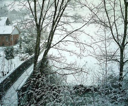 Brücke im Schnee
