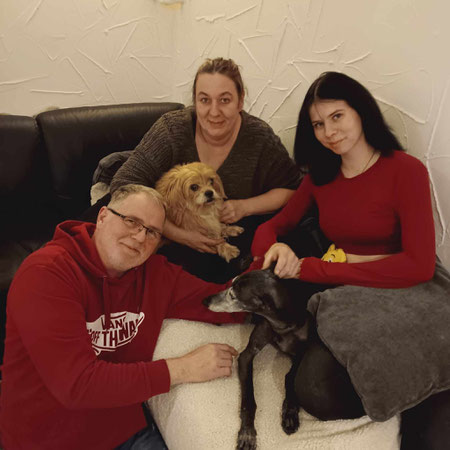 Punta (vorne) fand ein liebevolles Zuhause mit Hundekumpel in Hiddenhausen.