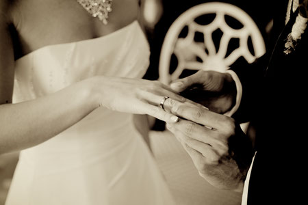 mari-mes Webseite! Gorgeous used wedding dresses, vintage wedding dresses and bridal accessories.