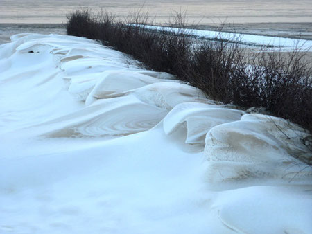 Schneedünen am Strand von Cuxhaven