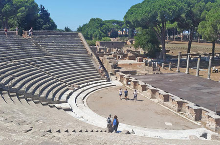 El teatro en el medio de la naturaleza mediterranea