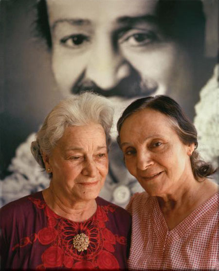 Delia (L) with Mehera Irani (R). Photo courtesy of Pete Townshend. By permission.
