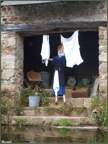 Lavoir et scène lavandière reconstituée sur Le Trieux, Pontrieux, Côte d'Armor (22) 