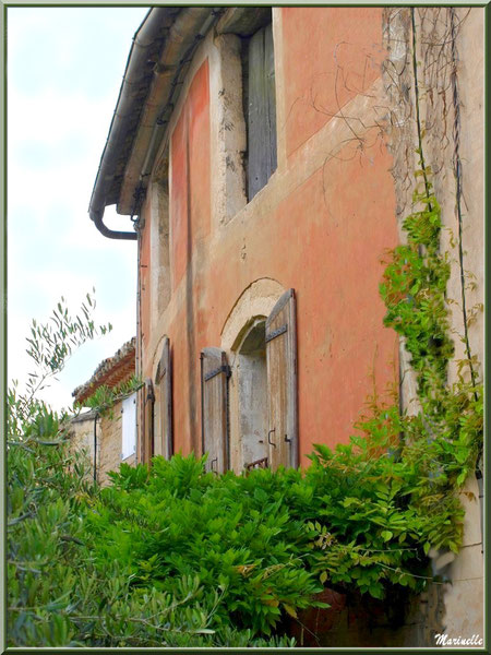 Maison ancienne à côté de l'ancien Bureau de Poste - Goult, Lubéron - Vaucluse (84)