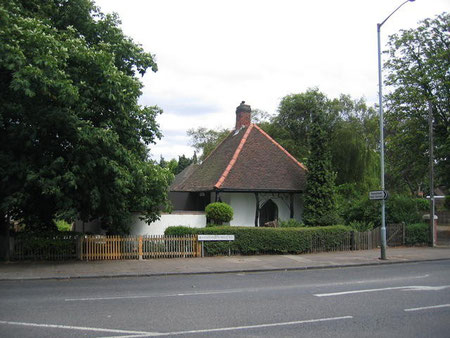 Browns Green Lodge © Copyright David Stowell and licensed for reuse under Creative Commons Licence Attribution-Share Alike 2.0 Generic. Geograph OS reference SP0491.