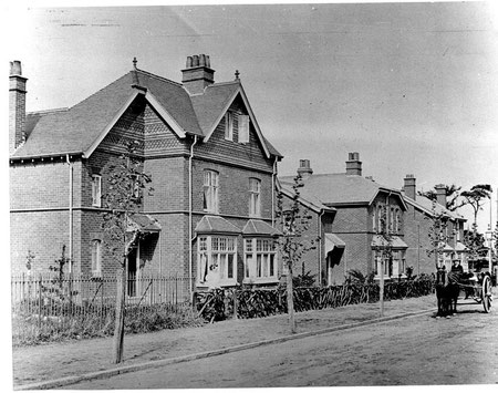 The oldest surviving houses on the Bournville Estate in Mary Vale Road 1895. Image from Carl Chinn's BirminghamL:ives website and used with his kind permission. 'All Rights Reserved'