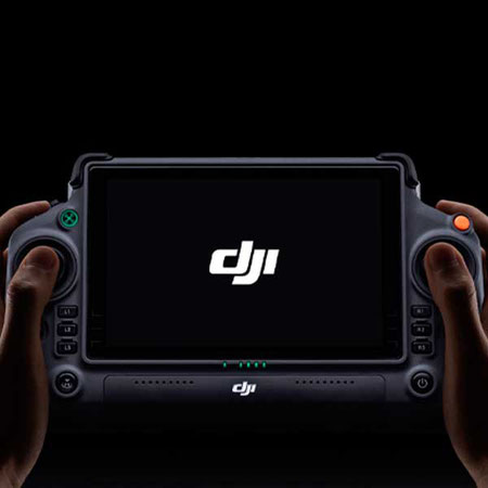 DJI Smart Controller Enterprise es un control remoto disponible para Matrice 300 RTK