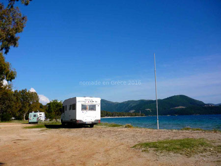 Le soir sur la plage près d'Igoumenitsa