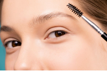 Brauenlifting für perfekte Brauenform