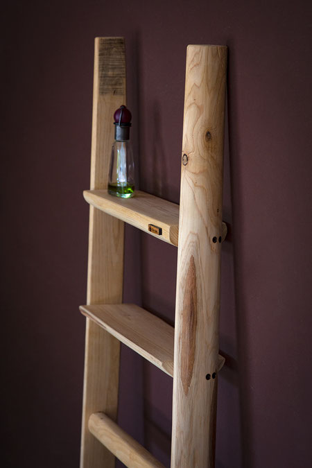 Scala a pioli con mensole e ripiani - Ladder with shelves for interior furniture