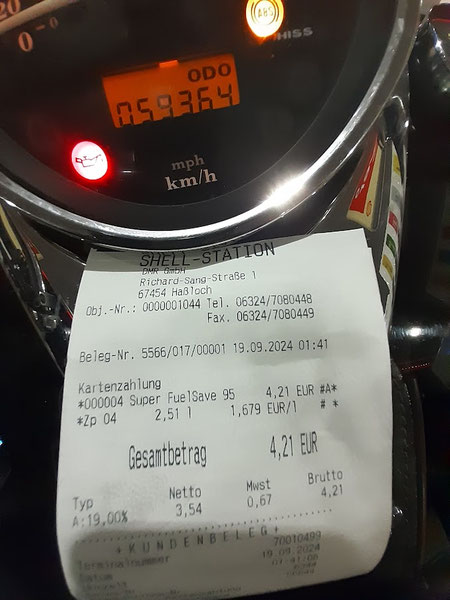 17. und finaler Tankstop in Haßloch, Rheinland-Pfalz