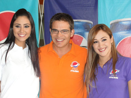 Antonella Massaro, conductora de televisión venezolana, Nelson Bustamante conductor de History Channel y Daniela Carpio, cantante guatemalteca.
