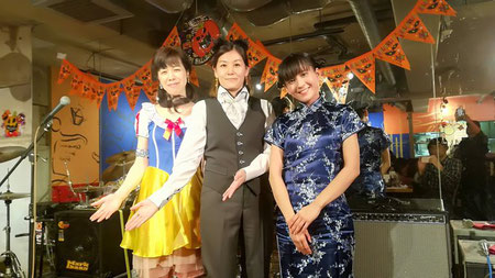 白雪姫・執事・チャイナドレスのシンガーとピアニスト