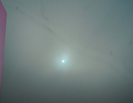 Soleil matinal et brouillard au sortir de Saint-Pourçain, au travers du pare-brise