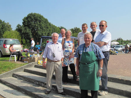 Une partie de l'équipe du comité des fêtes le jour de la foire aux greniers 