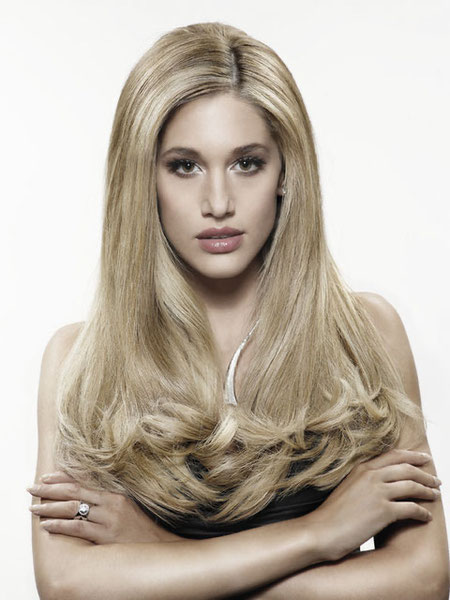 Wie bei dem Modell mit den vollen, langen Haaren sehen die Ergebnisse bei Haarverlängerung bei Marina Braune aus