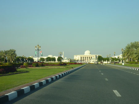 Straße zur American University of Sharjah