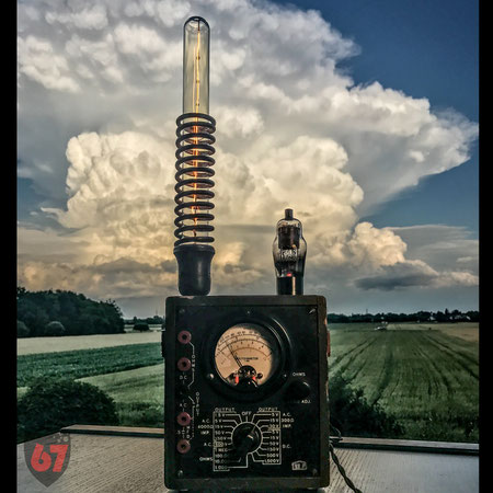 Upcycling DIY Edison lamp steampunk US Army Voltohmmeter by Jürgen Klöck