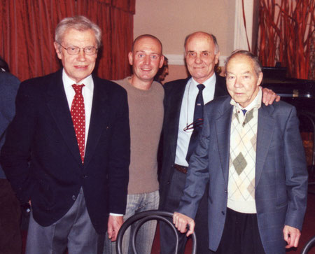 Una foto a me particolarmente cara....sono insieme a tre veri mostri sacri: Facciolo il papà di Diabolik e ai due compianti Paludetti e Coretti
