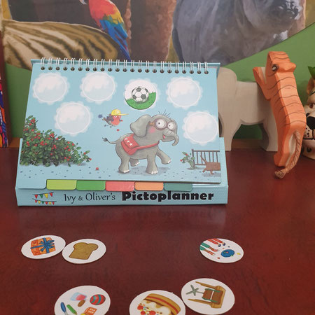 Bureau, kinderkamer, pictoplanner, pictogrammen.