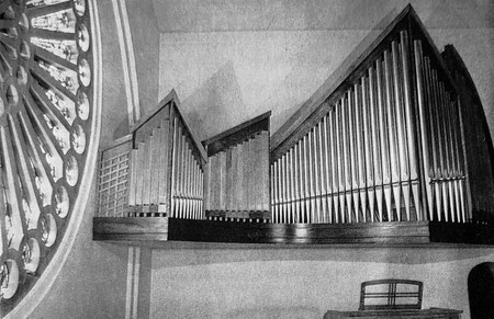 Die Kruse-Orgel von 1959 in Maria Frieden – Ansicht der rechten Gehäuseseite oberhalb des Spieltischs | Foto: Titelseite des Faltblatts zur Orgelweihe, 1959