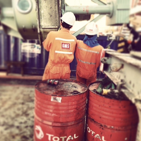 Replacement of a jacking unit on an oil rig in Abu Dhabi.