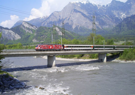 IR 782 auf der Rheinbrücke bei Bad Ragaz am 07. Mai 2008