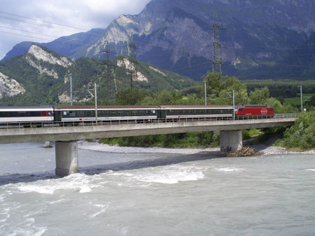 Rheinbrücke bei Bad Ragaz am 23. Juli 2008 mit dem IR 777