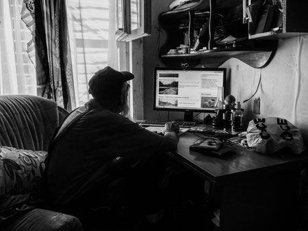 Alexandr an seinem Arbeitsplatz