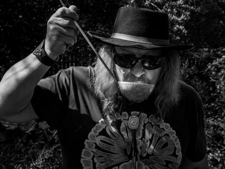 Serge schmeckt die Fischsuppe ab