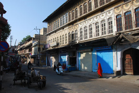 Ajmer 24.11.2014: Street next to Nasiayan Digambara Temple (Red Temple)