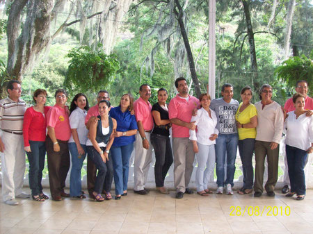 Nelson, Isabel, Rigoberto, Esperanza, Lombardo, Natalia, Nhora, Joaquín, Francia, Jaime, Fabiola, Adolfo, Lilú, Víctor, Gloria y Nelson.
