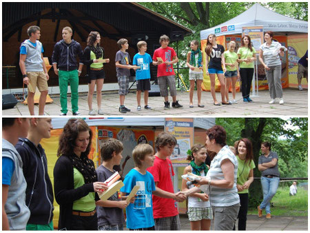 Frau Floßmann zeichnete die besten sportlichen Leistungen bei den Bundesjugendspielen 2012 aus.