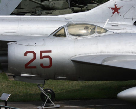 MiG 17 glatt