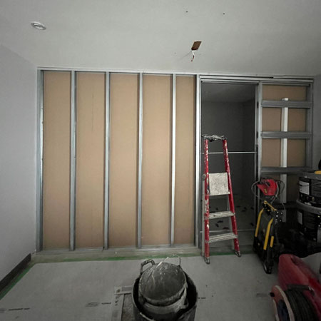 La salle de bain en cours de travaux