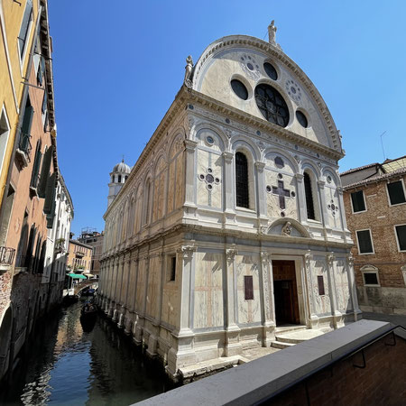 ꧁ Santa Maria dei Miracoli, architecte Pietro Lombardo, consacrée le 31.12.1489, Venise, 08.2024 ꧂