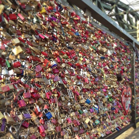 Liebesschlösser an der Brücke / Love-Locks at the bridge