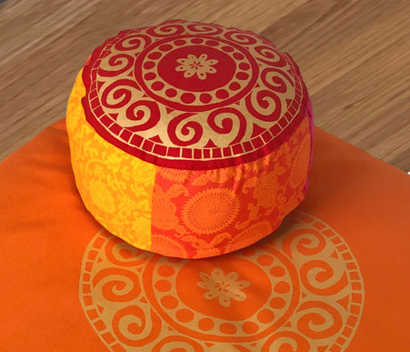 Meditationsmatte Orange Mandala 80x80 cm