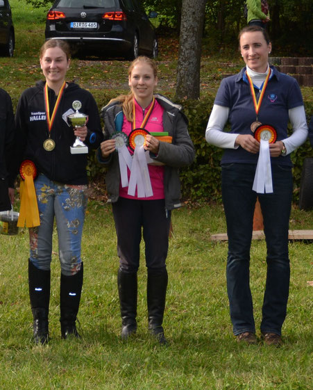 Bezirksmeisterin 2017 :FRANZISKA KUNZ, RV Birkenfeld,                                                           2. Platz: Isabell Bencsik, RV Birkenfeld, 3. Platz: Silke Weber, RV Perlbach