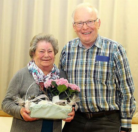 Ehrung - Hilde Gessner - 70 Jahre Mitglied - durch den Vorsitzenden Gerhard Scheller -2018