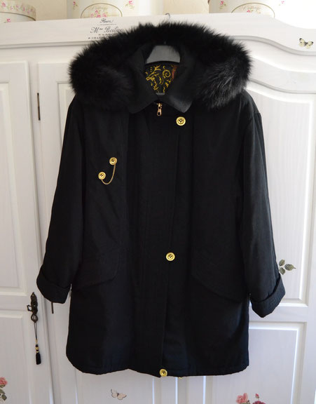 Edle Winterjacke mit Kapuze