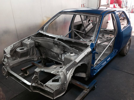 preparazione scocca auto da rally