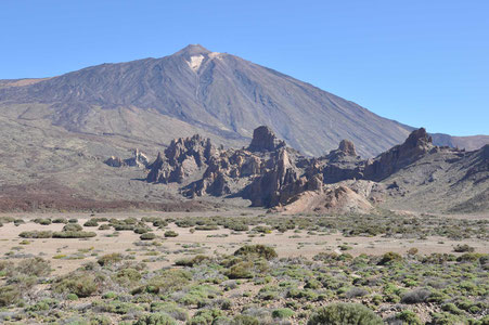 Vulkan und karge Landschaft im Teide Nationalpark