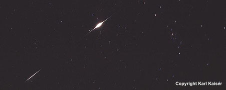 Schlägl, 13. Dezember 2000: Doppelter Iridium Flare (Helligkeit -8 mag) in unmittelbarer Umgebung des Sternbildes Perseus.