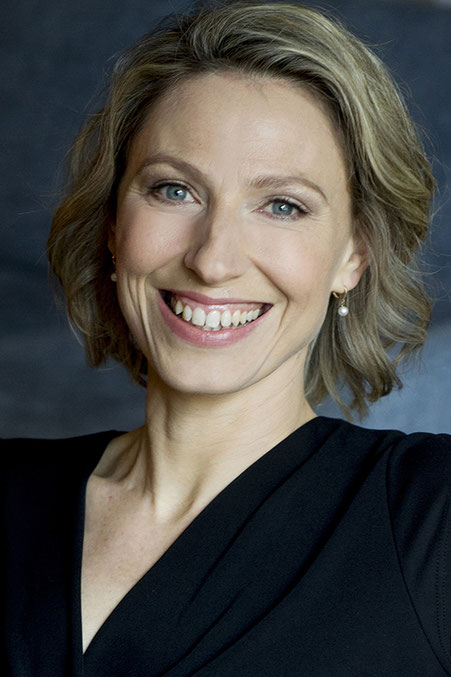 REBECCA M. STAHLHUT - Schauspielerin, Sängerin, Tänzerin