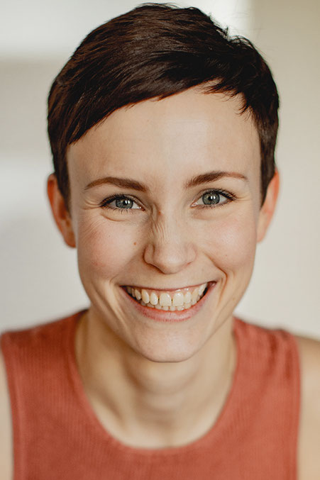 ANNA PRECKELER - Sängerin, Schauspielerin, Musicaldarstellerin