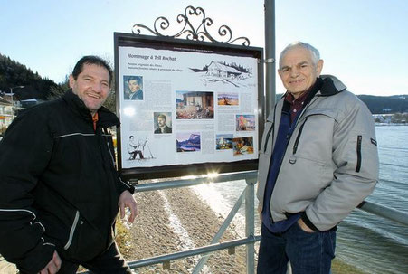 Christophe Bonny, president of the Société de développement du Pont and Rémy Rochat, historian of the Vallée de Joux in front of a panel dedicated to the painter Tell Rochat