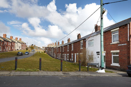 Billys Bruder wird in der Anthony Street von der Polizei gejagt (Easington Colliery, County Durham)