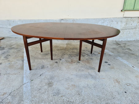 Grande Table en palissandre modèle 212 d Arne Vodder pour Sibast