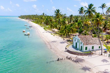 capela de são benedito, praia dos carneiros, rio formoso, igreja dos carneiros, pernambuco, mar cristalino, coqueiros, passeio de barco, manguezais, mergulho, brasil